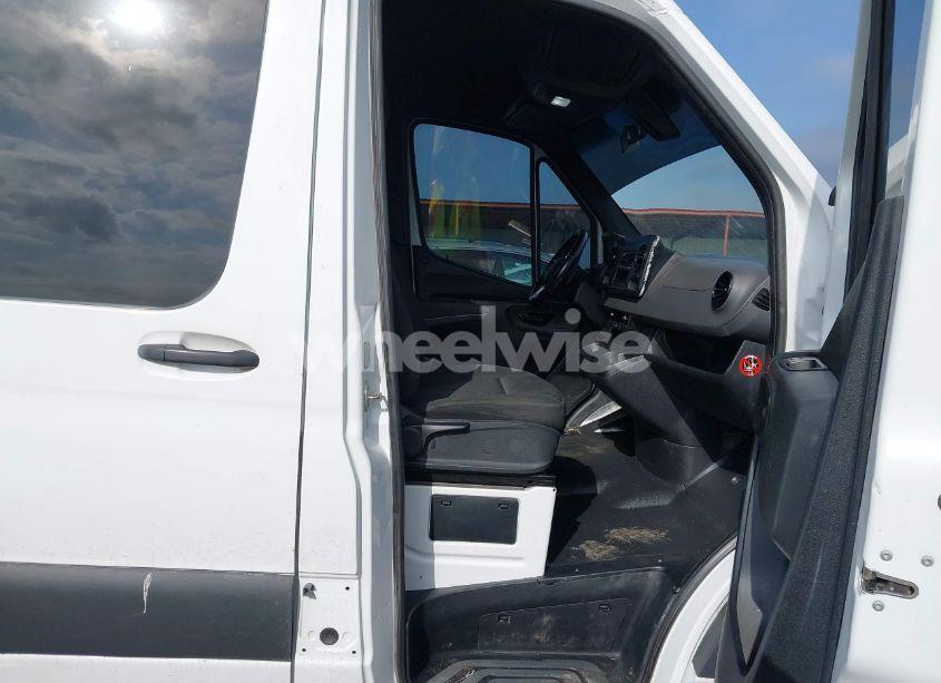 Photo 5 of 2019 Mercedes-benz Sprinter 2500 (VIN WD3PF0CD5KP037660)
