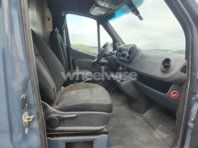 Photo 4 of 2019 MERCEDES-BENZ SPRINTER 2500/3500 (VIN WD4PF0CD1KP030569)