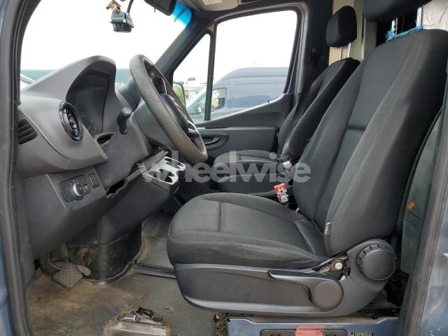 Photo 6 of 2019 MERCEDES-BENZ SPRINTER 2500/3500 (VIN WD4PF1CD1KP138647)