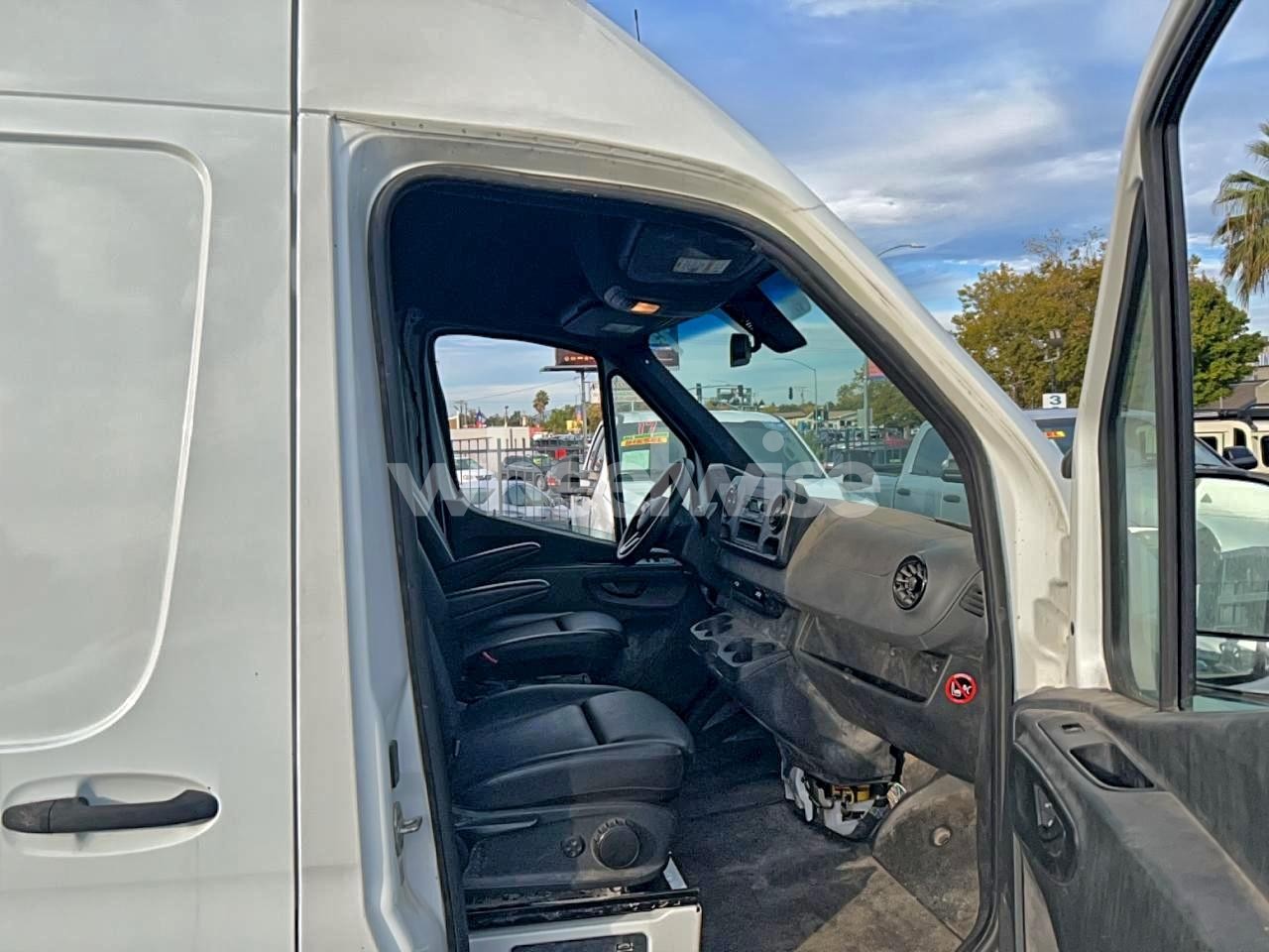 Photo 5 of 2019 MERCEDES-BENZ SPRINTER 2500/3500 (VIN WD4PF1CD4KP072160)