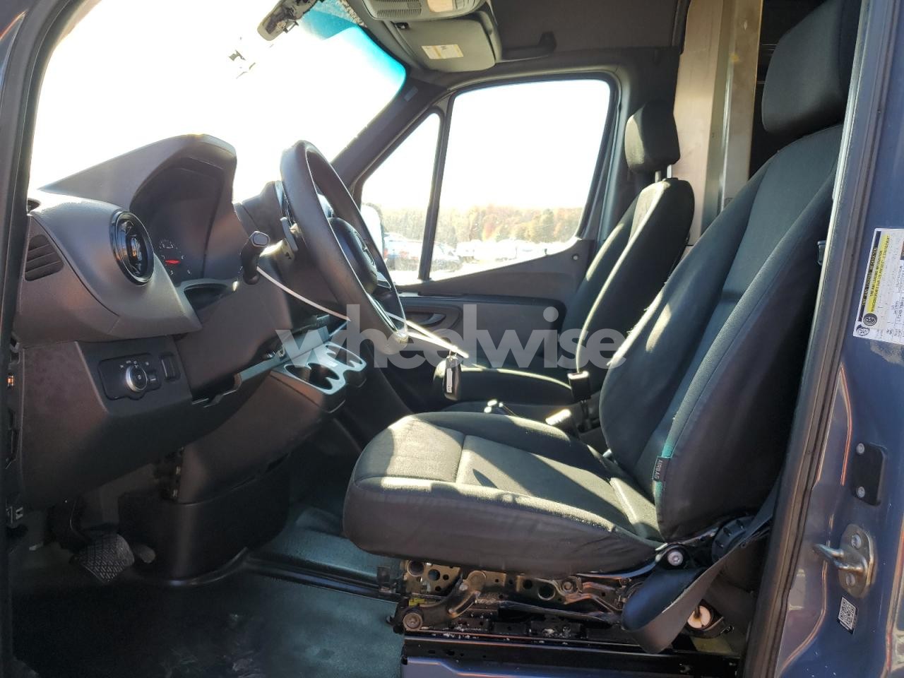 Photo 7 of 2019 MERCEDES BENZ SPRINTER 2 DELIVERY VAN (VIN WD4PF1CD8KP151380)
