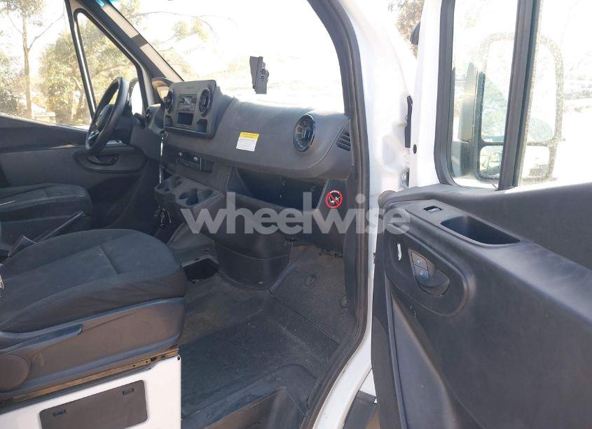 Photo 5 of 2019 Mercedes-benz Sprinter 2500 HIGH ROOF I4 (VIN WD4PF1ED2KT013726)