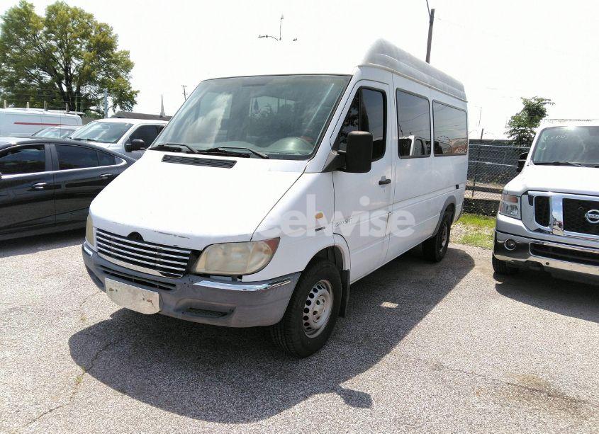 Photo 2 of 2002 Freightliner Sprinter N/A (VIN WD5WD641925385182)