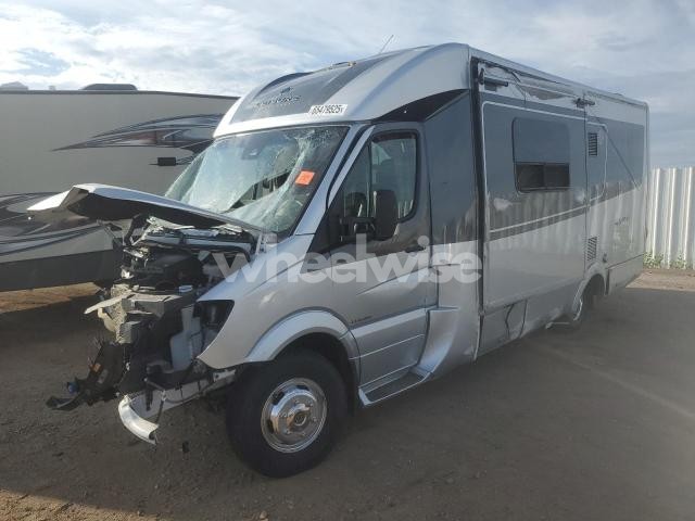 Photo 5 of 2018 LEISURE TRAVEL VANS LTD. LEISURE CLASS C MOTORHOMES (VIN WDAPF4CC3J9754052)