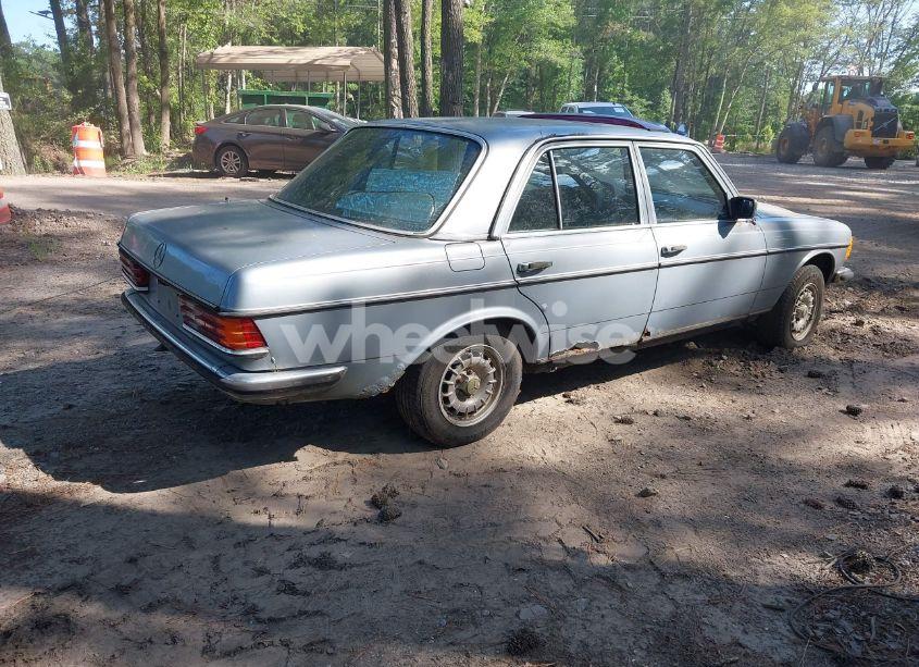 Photo 4 of 1981 Mercedes Benz 240D (VIN WDB12303312096970)