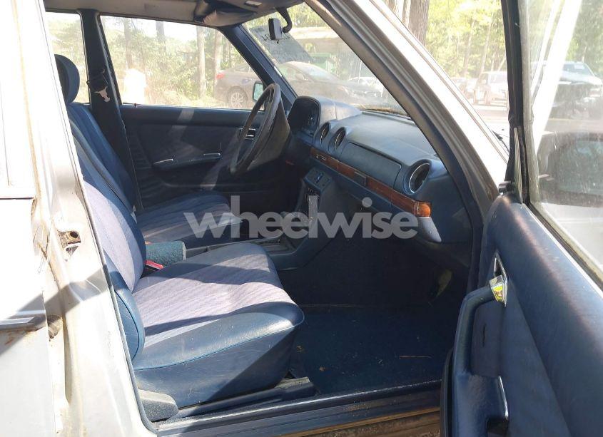 Photo 5 of 1981 Mercedes Benz 240D (VIN WDB12303312096970)