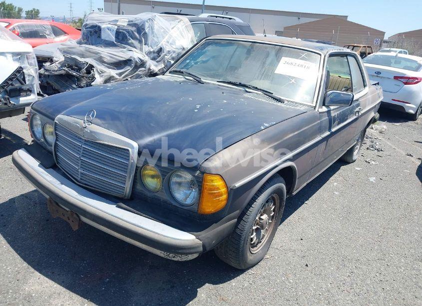 Photo 2 of 1982 Mercedes-benz 300 CDT (VIN WDBAB53A7CB000357)