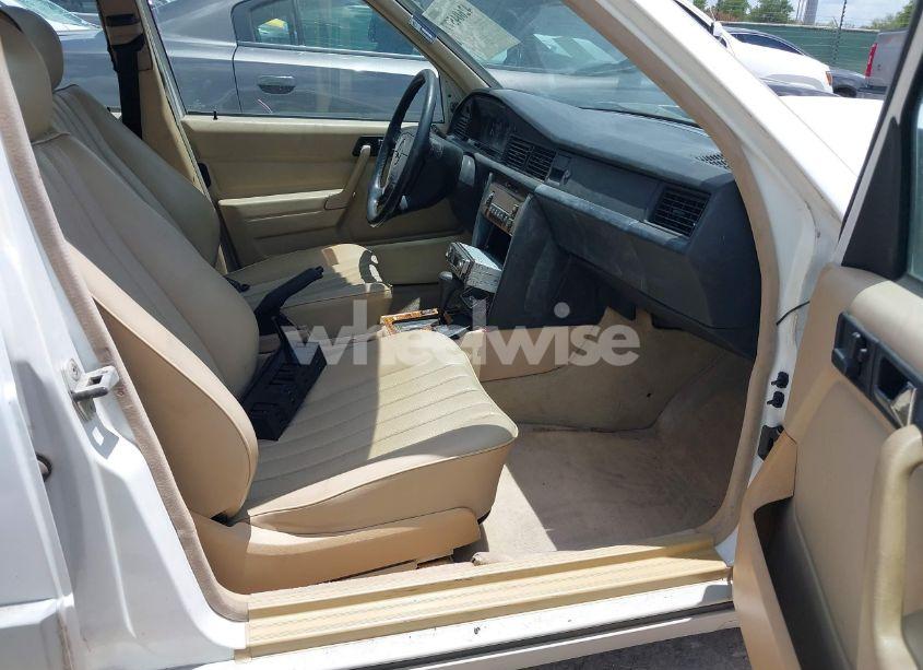 Photo 5 of 1991 Mercedes-benz 190 E 2.3 (VIN WDBDA28D8MF756484)