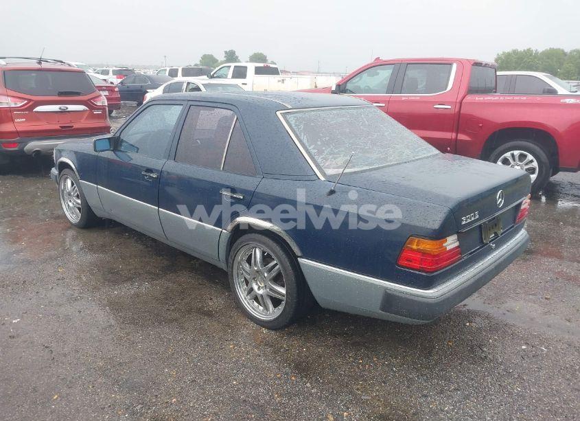 Photo 3 of 1990 Mercedes-benz 300 E (VIN WDBEA30D5LB186360)