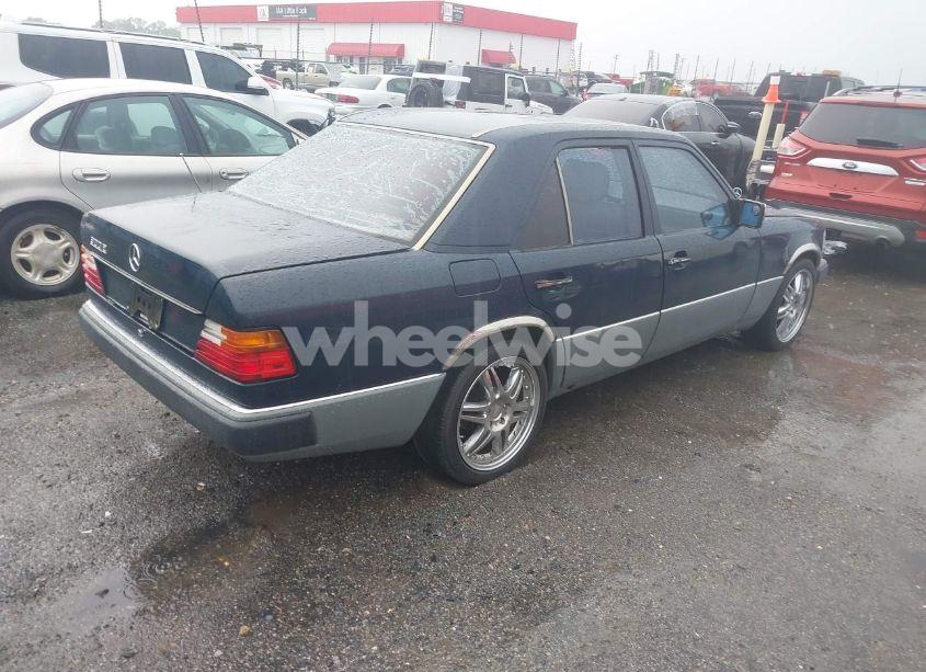 Photo 4 of 1990 Mercedes-benz 300 E (VIN WDBEA30D5LB186360)