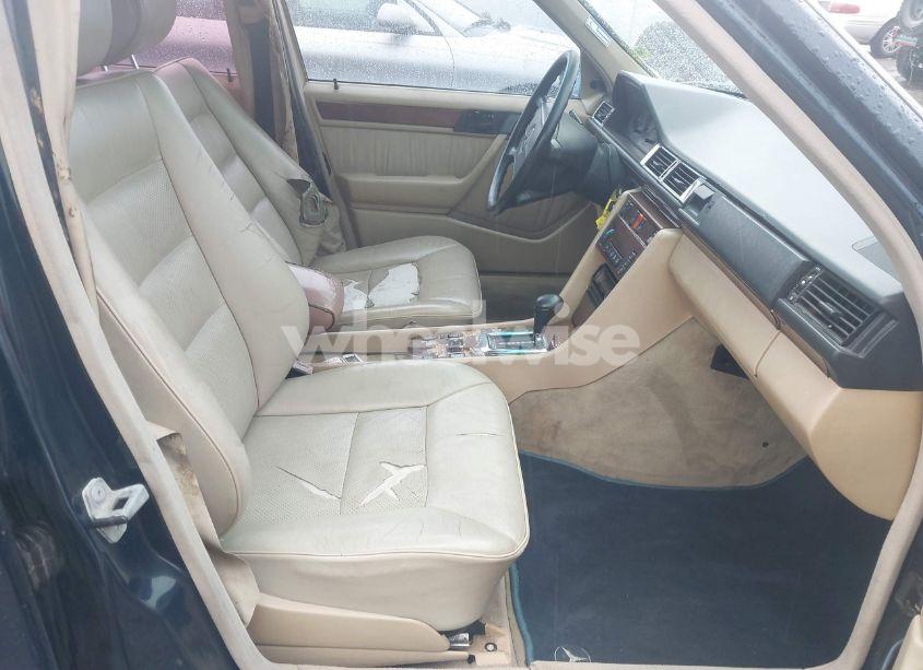 Photo 5 of 1990 Mercedes-benz 300 E (VIN WDBEA30D5LB186360)