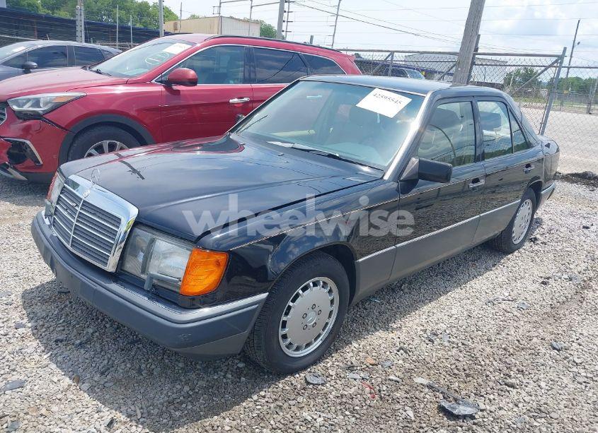 Photo 2 of 1990 Mercedes-benz 300 E (VIN WDBEA30DXLB268200)