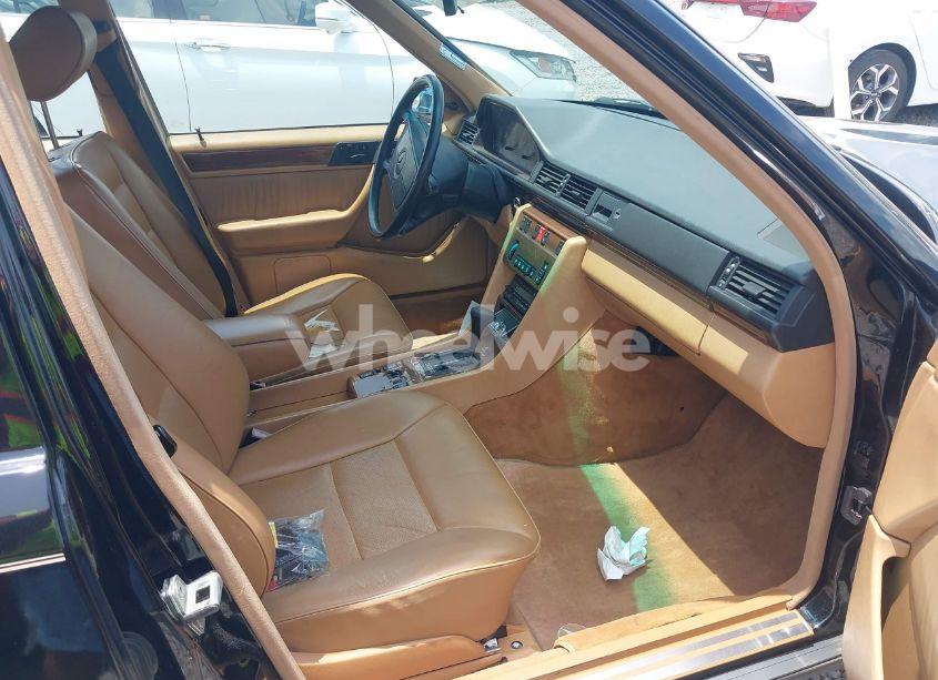 Photo 5 of 1990 Mercedes-benz 300 E (VIN WDBEA30DXLB268200)