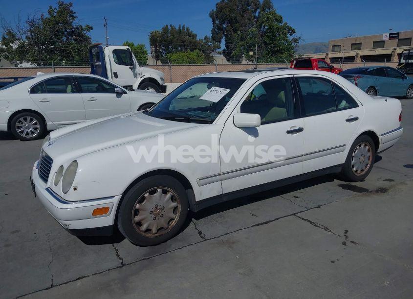Photo 2 of 1996 Mercedes-benz E 320 (VIN WDBJF55F1TJ014659)