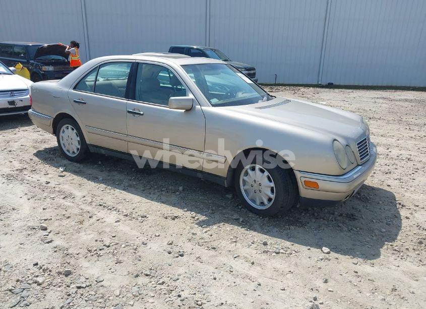 1999 Mercedes-benz E 320 (VIN WDBJF65H9XA899139) main photo