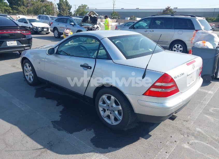 Photo 3 of 2000 Mercedes-benz Slk 230 KOMPRESSOR (VIN WDBKK47F5YF160242)