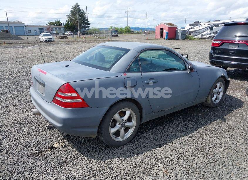 Photo 4 of 2003 Mercedes-benz Slk 320 (VIN WDBKK65F63F282132)