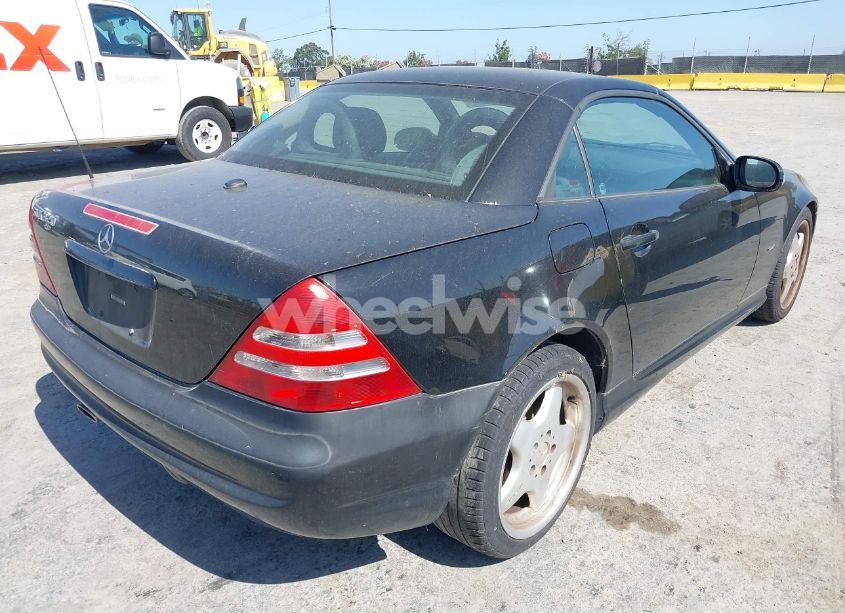 Photo 4 of 2001 Mercedes-benz Slk 320 (VIN WDBKK65FX1F181995)