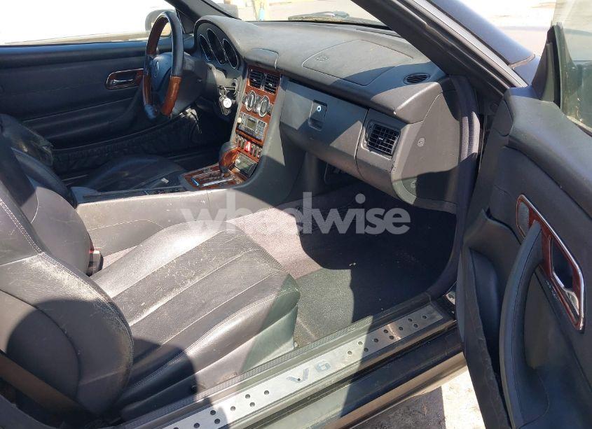 Photo 5 of 2001 Mercedes-benz Slk 320 (VIN WDBKK65FX1F181995)