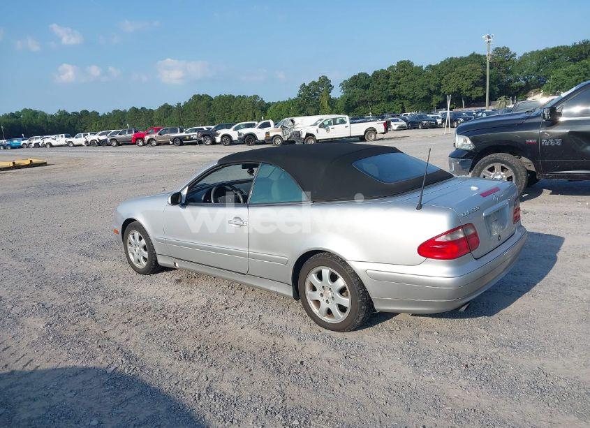 Photo 3 of 2000 Mercedes-benz Clk 320 (VIN WDBLK65G6YT052046)