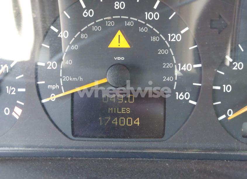 Photo 7 of 2000 Mercedes-benz Clk 320 (VIN WDBLK65G8YT052596)