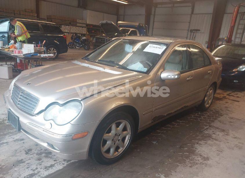 Photo 2 of 2002 Mercedes-benz C 240 (VIN WDBRF61J82E005564)