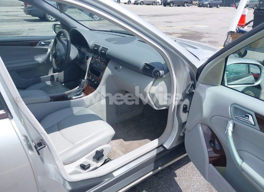 Photo 5 of 2002 Mercedes-benz C 240 (VIN WDBRF61J92F276921)