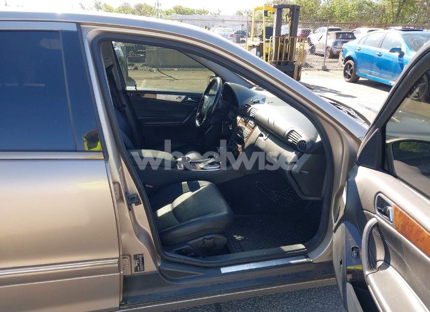 Photo 5 of 2001 Mercedes-benz C 240 (VIN WDBRF61JX1F094000)