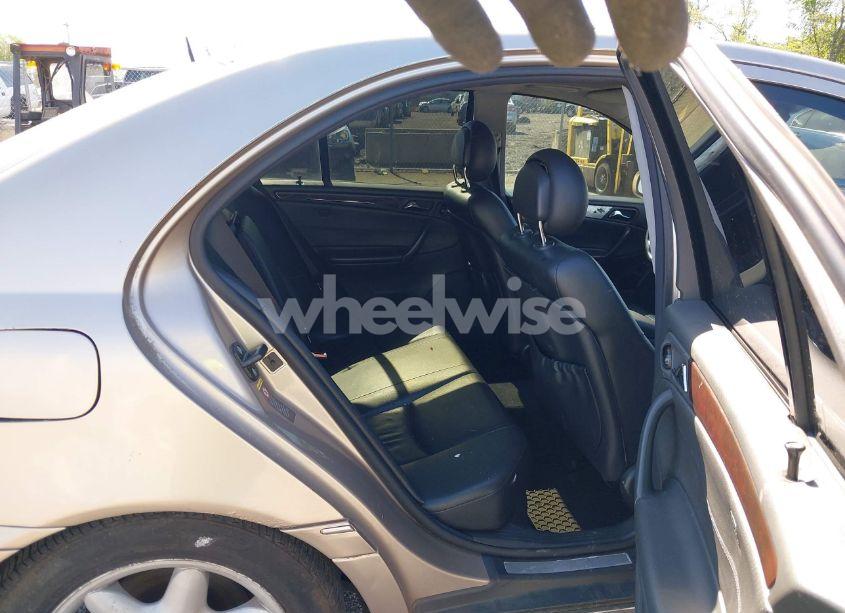 Photo 8 of 2001 Mercedes-benz C 240 (VIN WDBRF61JX1F094000)