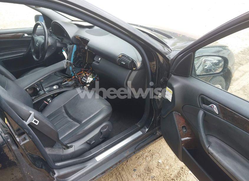 Photo 5 of 2005 Mercedes-benz C 240 LUXURY 4MATIC (VIN WDBRF81J05F557070)