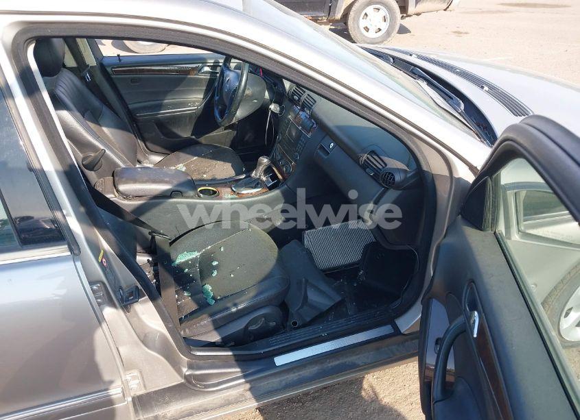 Photo 5 of 2005 Mercedes-benz C 240 LUXURY 4MATIC (VIN WDBRF81J65F665841)