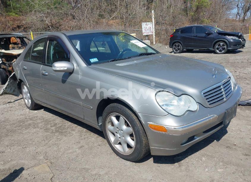 2004 Mercedes-benz C 240 4MATIC (VIN WDBRF81JX4F517805) main photo
