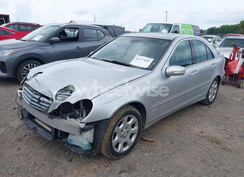 Photo 2 of 2005 Mercedes-benz C 320 LUXURY 4MATIC (VIN WDBRF84J85F567356)