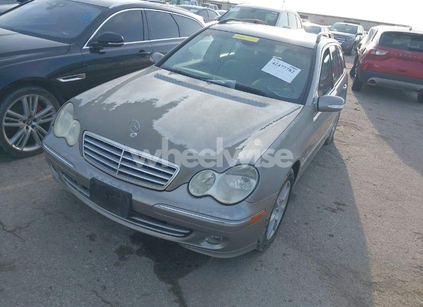 Photo 2 of 2005 Mercedes-benz C 240 LUXURY (VIN WDBRH61J65F567374)