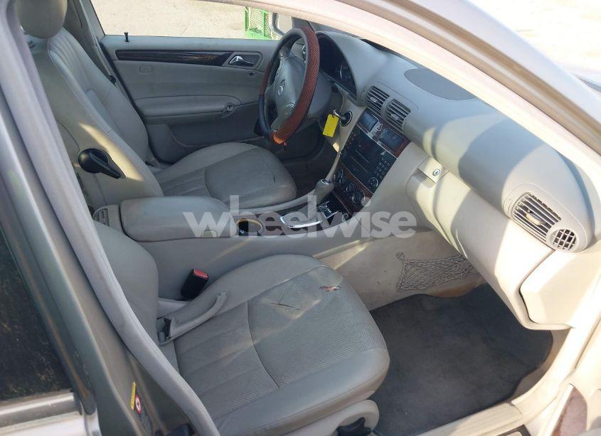 Photo 5 of 2005 Mercedes-benz C 240 LUXURY (VIN WDBRH61J65F567374)