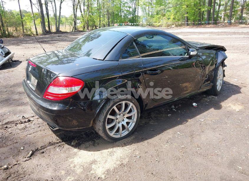 Photo 4 of 2005 Mercedes-benz Slk 350 (VIN WDBWK56F15F036103)
