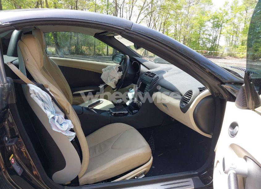 Photo 5 of 2005 Mercedes-benz Slk 350 (VIN WDBWK56F15F036103)