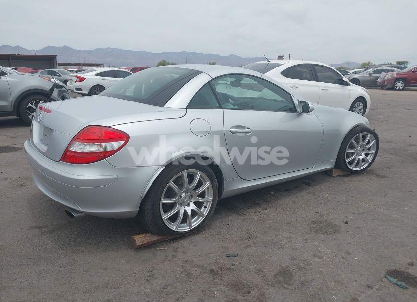 Photo 4 of 2006 Mercedes-benz Slk 350 (VIN WDBWK56F66F096640)