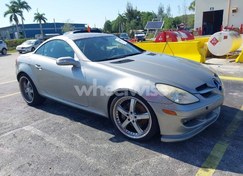 2005 Mercedes-benz Slk 350 (VIN WDBWK56F85F032243) main photo
