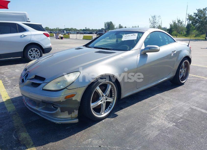Photo 2 of 2005 Mercedes-benz Slk 350 (VIN WDBWK56F85F032243)