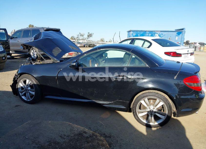 Photo 14 of 2011 Mercedes-benz Slk 300 (VIN WDBWK5EA0BF236164)