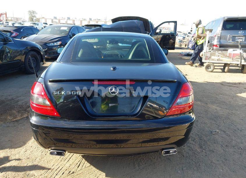 Photo 16 of 2011 Mercedes-benz Slk 300 (VIN WDBWK5EA0BF236164)