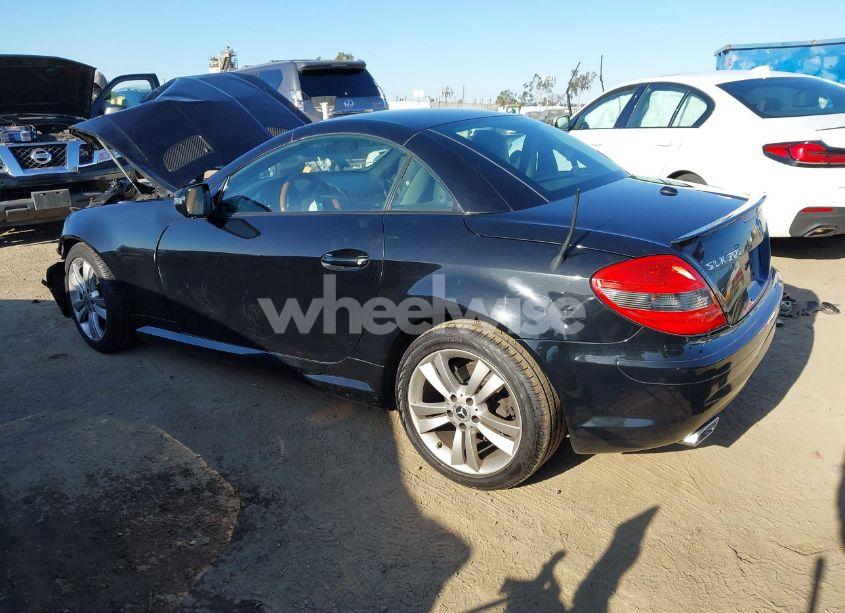 Photo 3 of 2011 Mercedes-benz Slk 300 (VIN WDBWK5EA0BF236164)