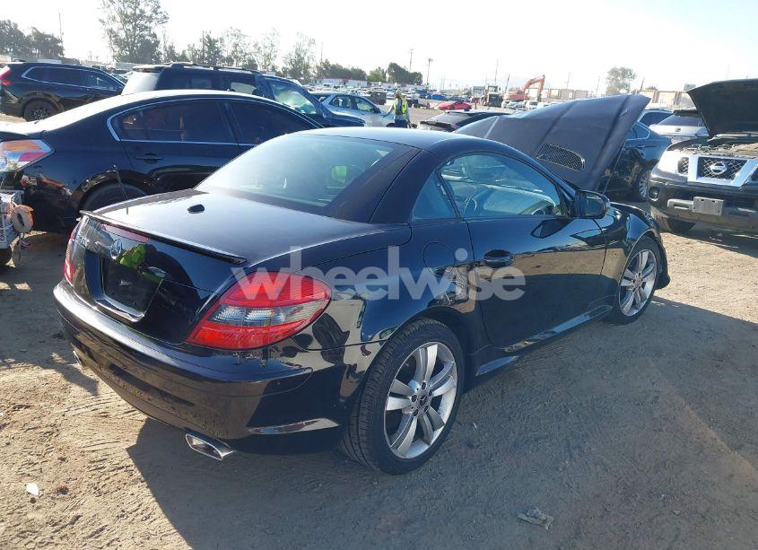 Photo 4 of 2011 Mercedes-benz Slk 300 (VIN WDBWK5EA0BF236164)