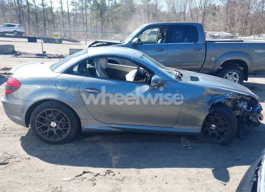 Photo 13 of 2011 Mercedes-benz Slk 300 (VIN WDBWK5EA5BF239416)