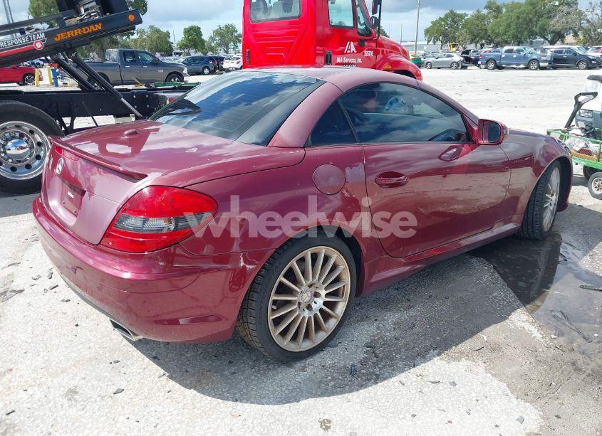 Photo 4 of 2011 Mercedes-benz Slk 350 (VIN WDBWK5JA8BF235883)