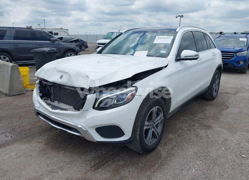 Photo 2 of 2018 Mercedes-benz Glc 300 (VIN WDC0G4JB0JV113304)