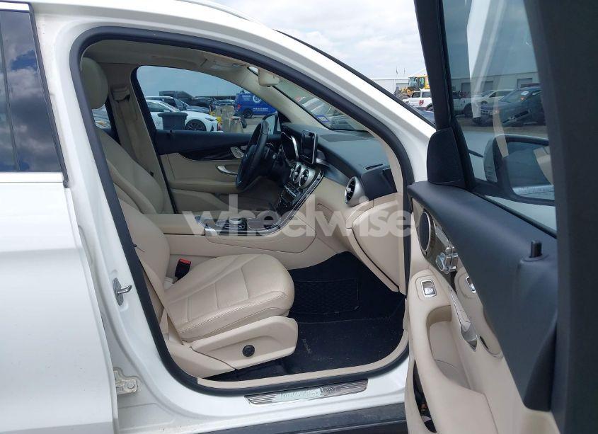 Photo 5 of 2018 Mercedes-benz Glc 300 (VIN WDC0G4JB0JV113304)