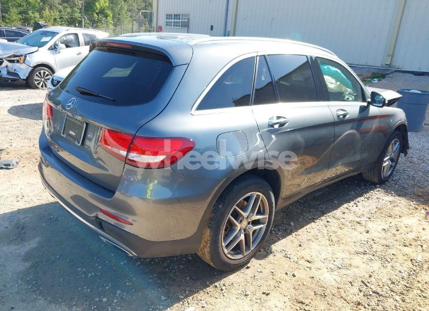 Photo 4 of 2017 Mercedes-benz Glc 300 (VIN WDC0G4JB1HF124588)