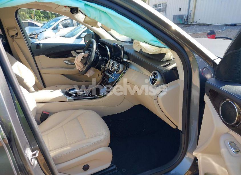 Photo 5 of 2017 Mercedes-benz Glc 300 (VIN WDC0G4JB1HF124588)